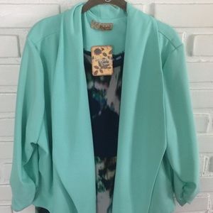 Plus sz mint blazer with ruched 3/4 length sleeve